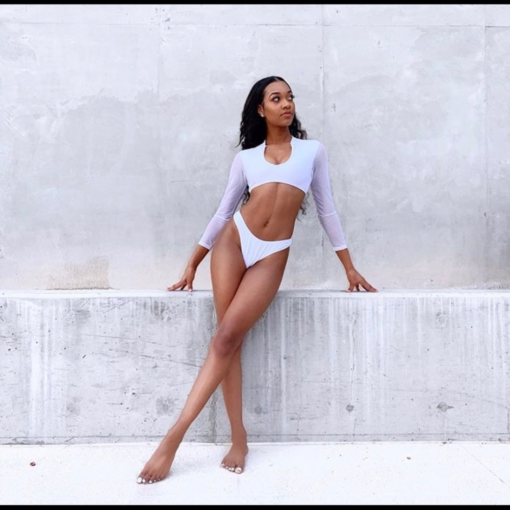 White ren bikini - Picture 3 of 8